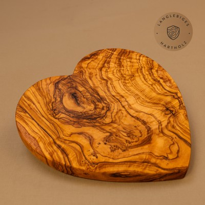 Holzbrett Herz aus Olivenholz | liebevoll handgefertigt