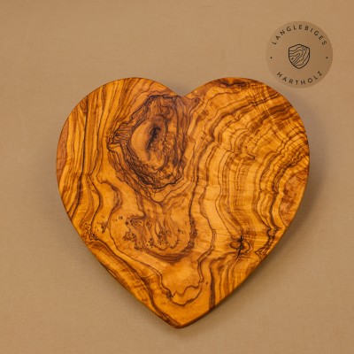 Holzbrett Herz aus Olivenholz | liebevoll handgefertigt