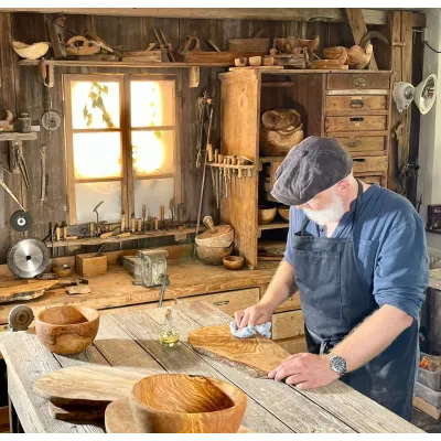 Dünnes Frühstücksbrett aus Olivenholz | Handgefertigt in Bayern