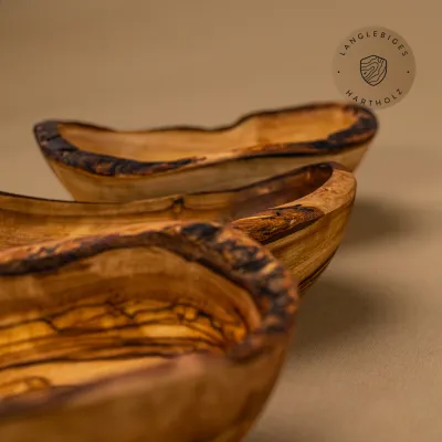 Seifenschälchen aus Olivenholz mit Löchern | oval | naturbelassener Rand