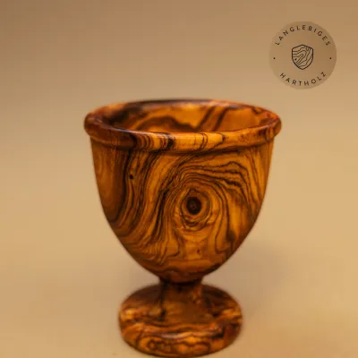 Eierbecher aus Olivenholz – schlicht, naturbelassen & handgemacht