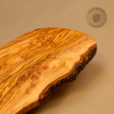 Servierbrett aus Olivenholz | Naturschnitt mit Griff & Rinde