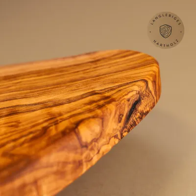 Brotzeitbrett Olivenholz | Rustikal im Naturschnitt