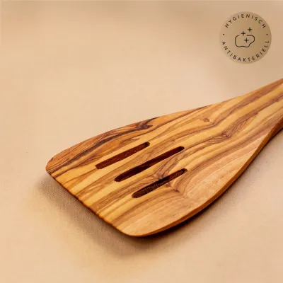Pfannenwender aus Olivenholz mit Schlitzen – plastikfrei & handgemacht