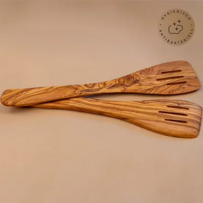 Pfannenwender aus Olivenholz mit Schlitzen – plastikfrei & handgemacht