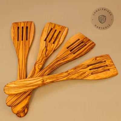 Pfannenwender aus Olivenholz mit Schlitzen – plastikfrei & handgemacht