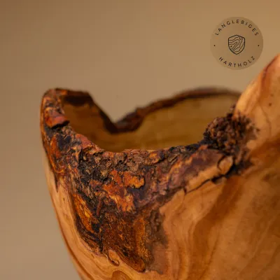 Große Salatschale aus Olivenholz mit Naturrand rustikal naturbelassen