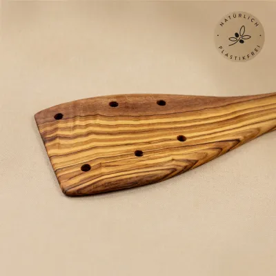 Pfannenwender aus Olivenholz mit Löchern – robust & natürlich