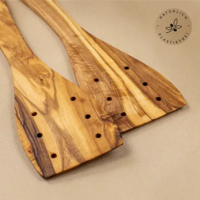 Pfannenwender aus Olivenholz mit Löchern – robust & natürlich