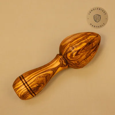 Zitronenpresse aus Olivenholz – naturbelassen & plastikfrei