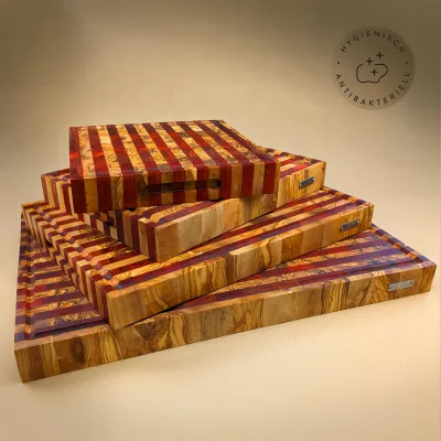 Massives Olivenholz Stirnholz Schneidebrett mit Saftrille | zweifarbig