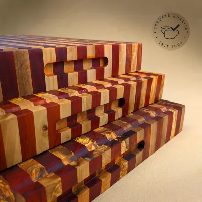 Massives Olivenholz Stirnholz Schneidebrett mit Saftrille | zweifarbig