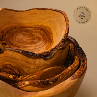 Große Salatschale aus Olivenholz mit Naturrand | rustikal | naturbelassen