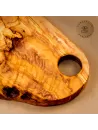 Brotzeitbrett aus Olivenholz im Naturschnitt mit Loch