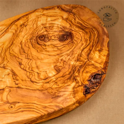 Brotzeitbrett aus Olivenholz im Naturschnitt mit Loch