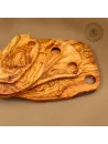 Brotzeitbrett aus Olivenholz im Naturschnitt mit Loch