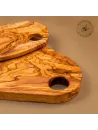 Brotzeitbrett aus Olivenholz im Naturschnitt mit Loch | Handgemacht