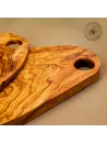 Brotzeitbrett aus Olivenholz im Naturschnitt mit Loch | Handgemacht