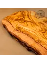 Brotzeitbrett aus Olivenholz im Naturschnitt mit Loch | Handgemacht