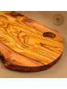 Brotzeitbrett aus Olivenholz im Naturschnitt mit Loch | Handgemacht
