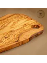 Brotzeitbrett aus Olivenholz im Naturschnitt mit Loch | Handgemacht