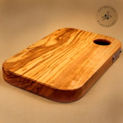 Schneidebrett aus Olivenholz mit Griffloch | handgefertigt am Alpenrand