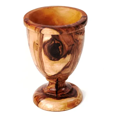 Eierbecher aus Olivenholz – schlicht, naturbelassen & handgemacht