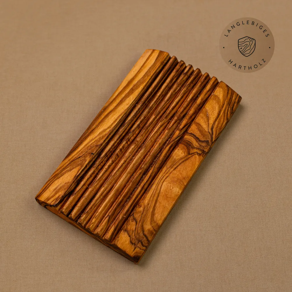 Seifenablage rechteckig geriffelt aus Olivenholz | feinste Handarbeit