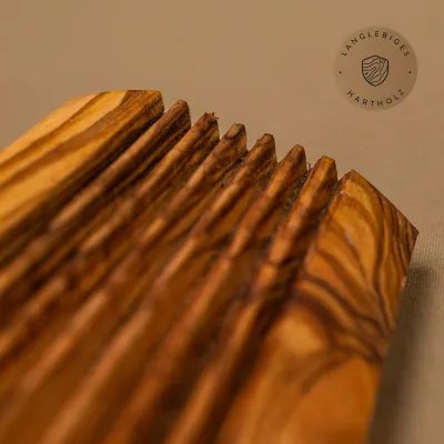 Seifenablage rechteckig geriffelt aus Olivenholz | feinste Handarbeit