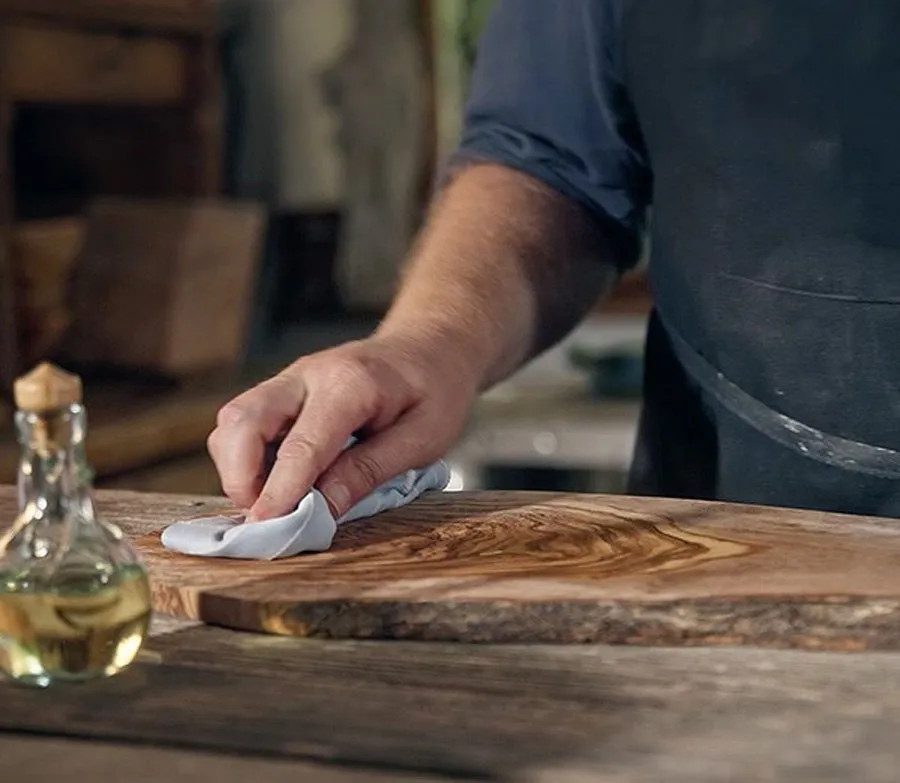 Schneidebrett aus Holz ölen: So geht’s richtig